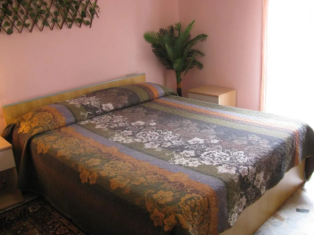 The Caponi Bros Bed and Breakfast Mestre 2*,  Italië