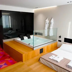 https://zoe-luxury-suites.sicilyhotelsitaly.net