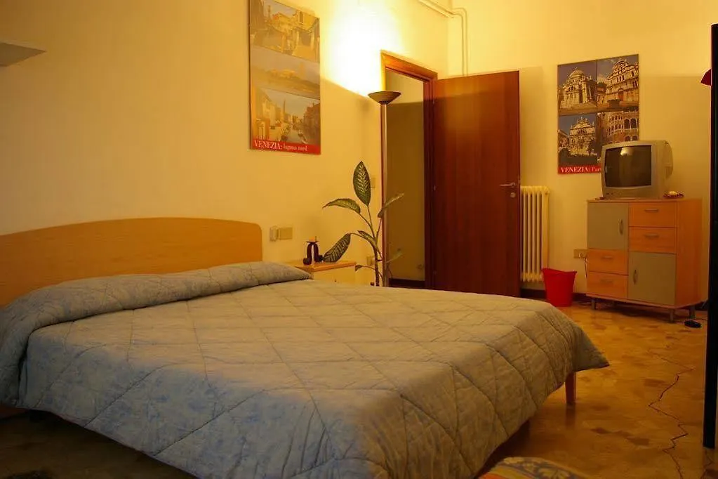 The Caponi Bros Bed and Breakfast Mestre 2*,  Italien
